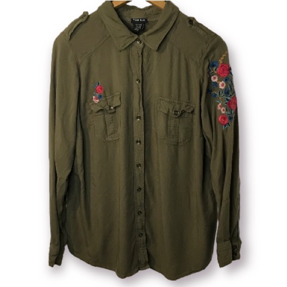 TORRID Beautifully embroidered butterfly& flower forest green button down top.